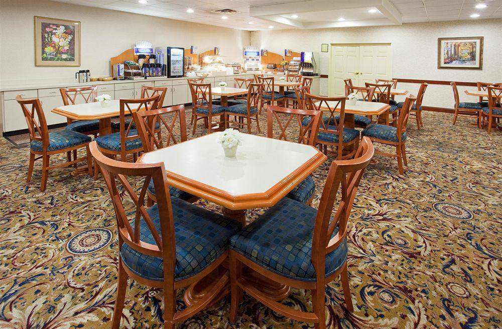 Savannah Gateway Hotel & Suites Restaurant photo
